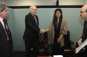 D.HECTOR TIMERMAN CON LA MINISTRA DE RELACIONES EXTERIORES DE PKISTAN, HINA RABBANI KHAR. FOTO POR VICTOR M. MATOS